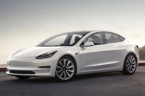 Tesla: Model 3 is een hit