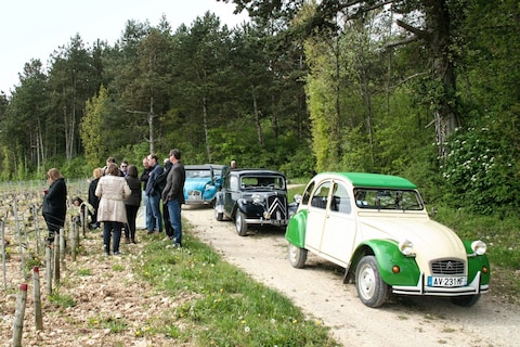 Wijnproeven in een Citroën 2CV
