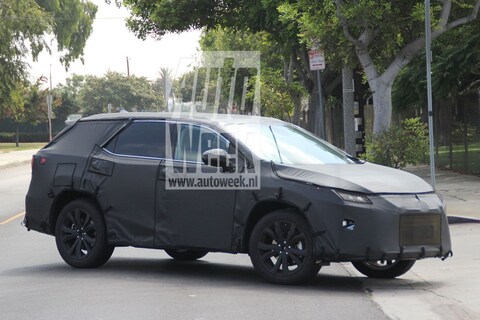 Lexus RX met derde zitrij gesnapt