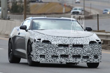 Chevrolet Camaro facelift spyshots