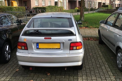 In het Wild: Ford Festiva Vivid (1998)