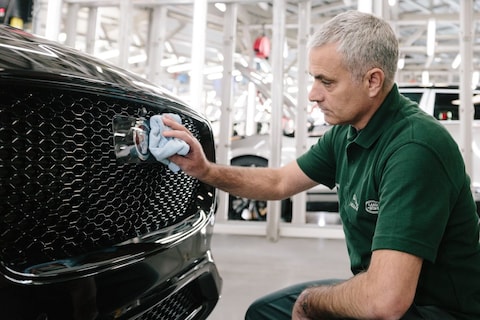 100.000ste Jaguar F-Pace voor United-trainer