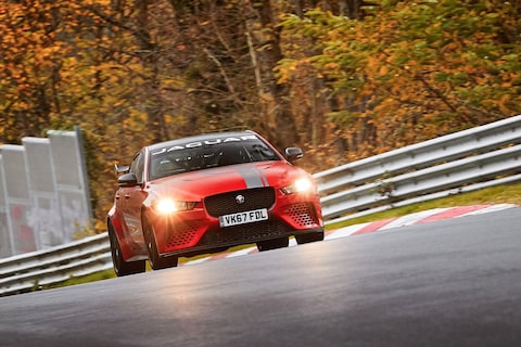 Jaguar XE SV Project 8 sleept Ringrecord binnen