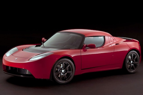 Elon Musk schiet Tesla Roadster de ruimte in