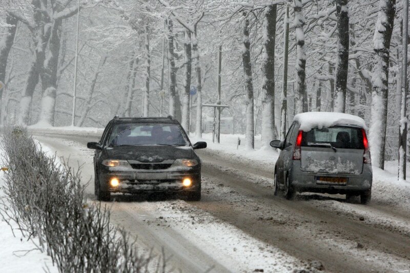 Sneeuw winter koud glad ijs krabben