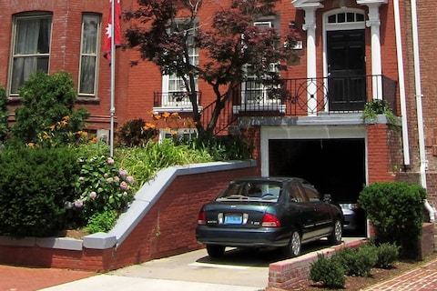 Nepal bant oude auto's uit straten