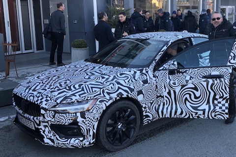 Volvo-CEO laat ingepakte S60 zien