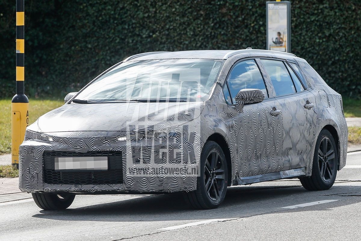 Toyota Auris TS spyshots