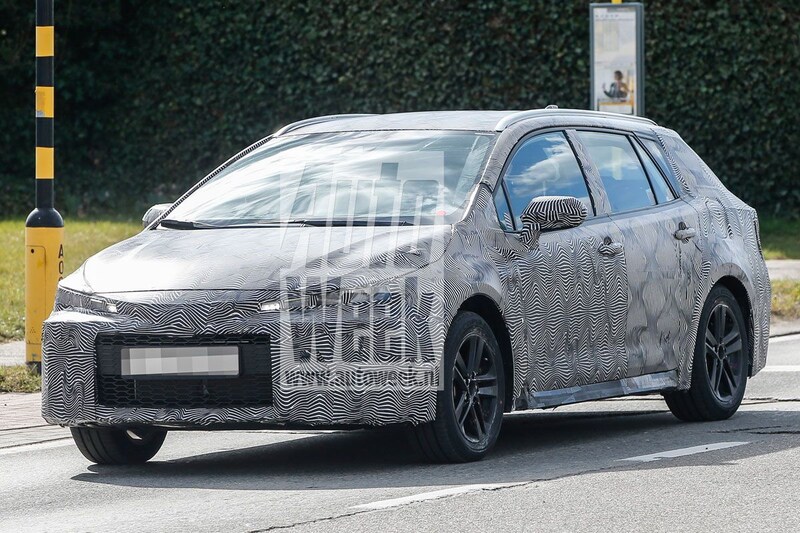 Toyota Auris TS spyshots