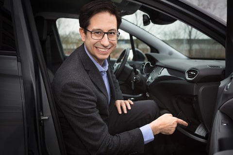 Opel aangevallen door haaien