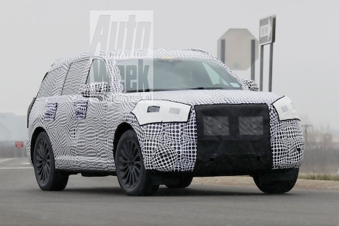 Lincoln Aviator waagt zich buiten de deur