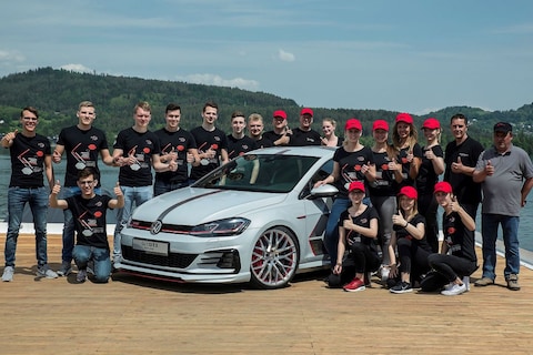 Stagiairs creëren twee Volkswagens Golf