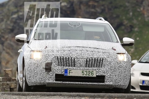 Nieuwe Skoda Octavia naar buiten