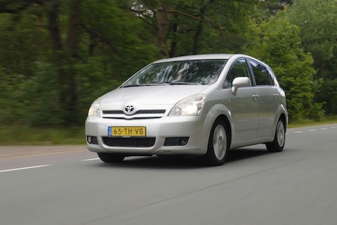 Toyota Corolla Verso 2.2 D-4D (2006) – +/-1.040.000 km - Klokje Rond