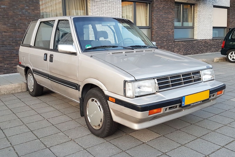 In het wild: Nissan Prairie/Stanza Wagon