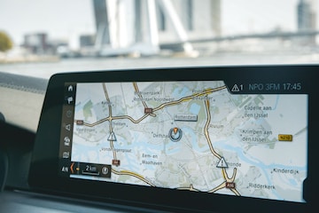 BMW 530e plug-in Rotterdam laden opladen EV plug L