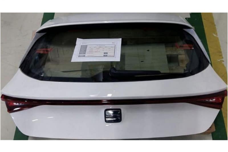 Seat Leon achterklep gelekt