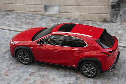 Lexus hangt prijskaartje aan UX 250h