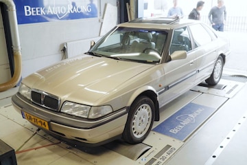 Rover 827 SI op de rollenbank