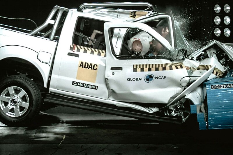 Nissan NP300 Hardbody crashtest