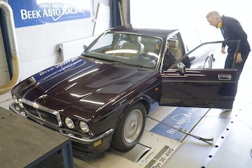 Jaguar XJ op de rollenbank