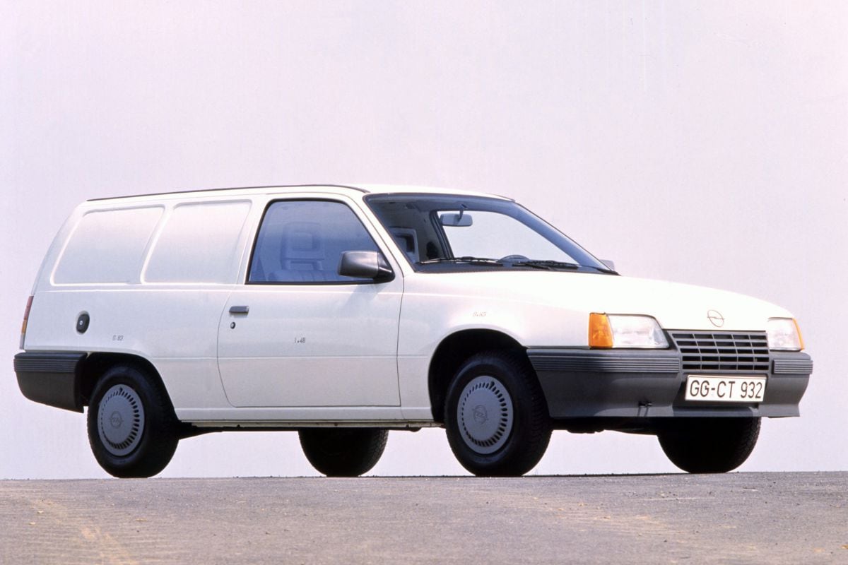 De Tweeling: Opel Kadett E Daewoo LeMans Pontiac Chevrolet