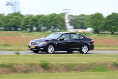 Lexus LS 600H - Doorgelicht