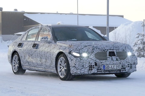 Nieuwe Mercedes-Benz S-klasse in de sneeuw