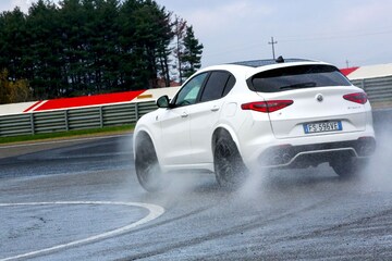 AutoWeek 1 2019 Alfa Romeo Stelvio