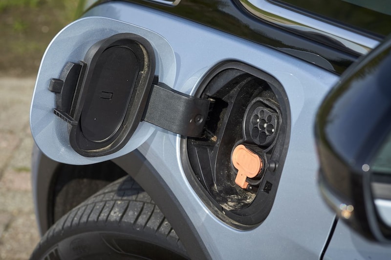 Hyundai Kona Opel Ampera elektrisch rijden pluggen