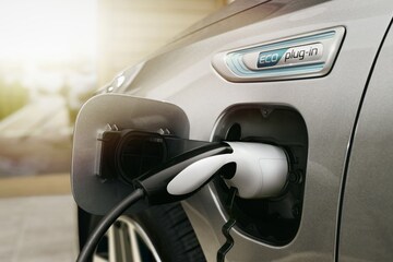 Kia Optima SW PHEV plug-in EV pluggen opladen