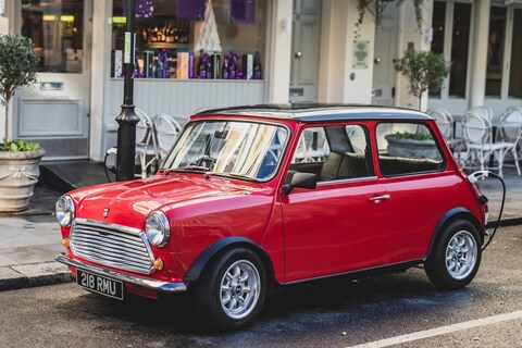 Mini Classic aan de stekker