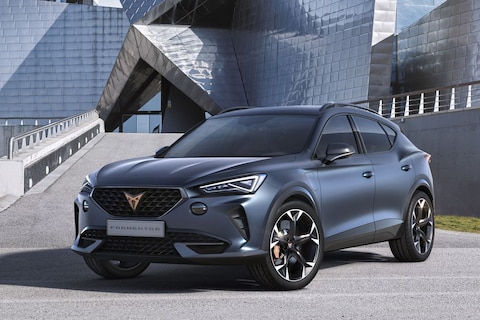 Productierijpe Cupra Formentor staat in Genève