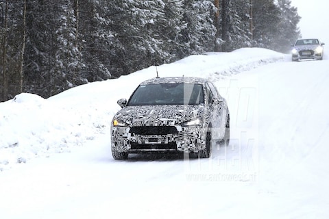 Seat Leon schuift sneeuw