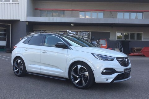 Irmscher Opel Grandland X als Black & White