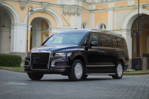 Aurus toont super-MPV Arsenal