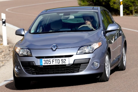 Auto gemiddeld elf jaar oud en grijs