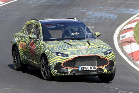 Aston Martin DBX over de Ring gejaagd