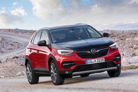 Opel kondigt prijs Grandland X Hybrid4 aan