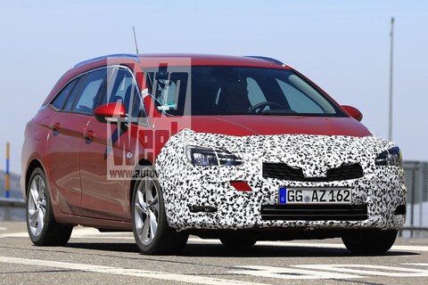 Gefacelifte Opel Astra loopt tegen de lamp