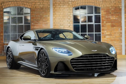 Aston Martin eert 007