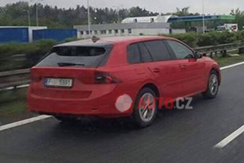 Skoda Octavia bijna naakt in beeld