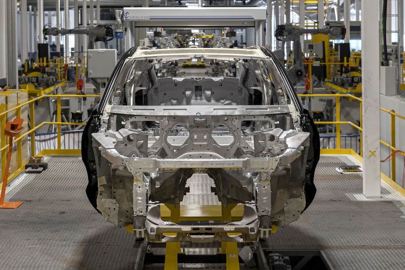 Aston Martin DBX Wales St. Athan