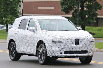 Nissan X-Trail Rogue spyshots