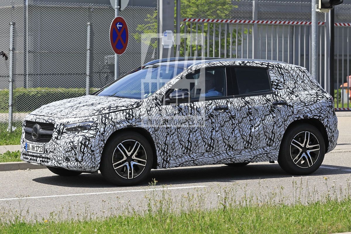 Mercedes-Benz GLA spyshots