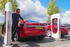 Tesla Model S laden laadpaal 