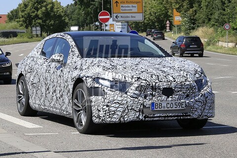 Mercedes-Benz stuurt elektrische EQS naar buiten