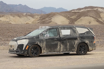 Toyota Sienna spyshots