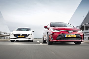 Mazda Toyota Corolla 3 Sedan