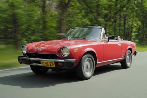 Fiat 124 Spider 2000 (1982) - Klokje Rond Klassiek
